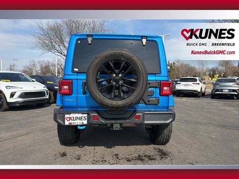 Used 2022 Jeep Wrangler Unlimited Sahara w/ Cold Weather Group AWD/4WD image 8