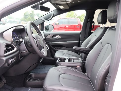 New 2027 Chrysler Pacifica LX FWD image 21