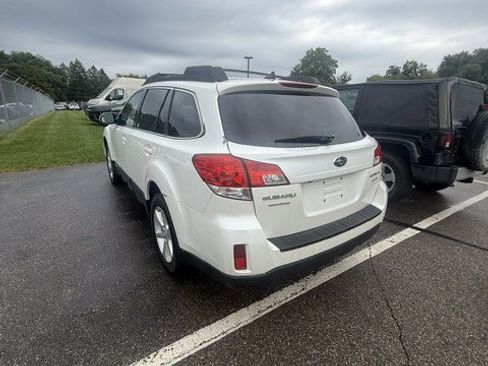Used 2014 Subaru Outback 2.5i Premium w/ Moonroof Package AWD/4WD image 3