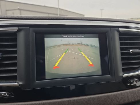 Used 2018 Chrysler Pacifica Touring-L image 27