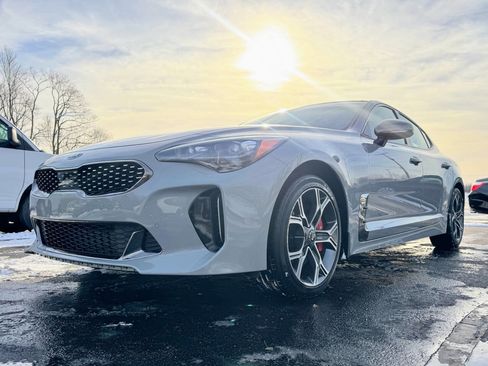 Used 2018 Kia Stinger GT2 image 3