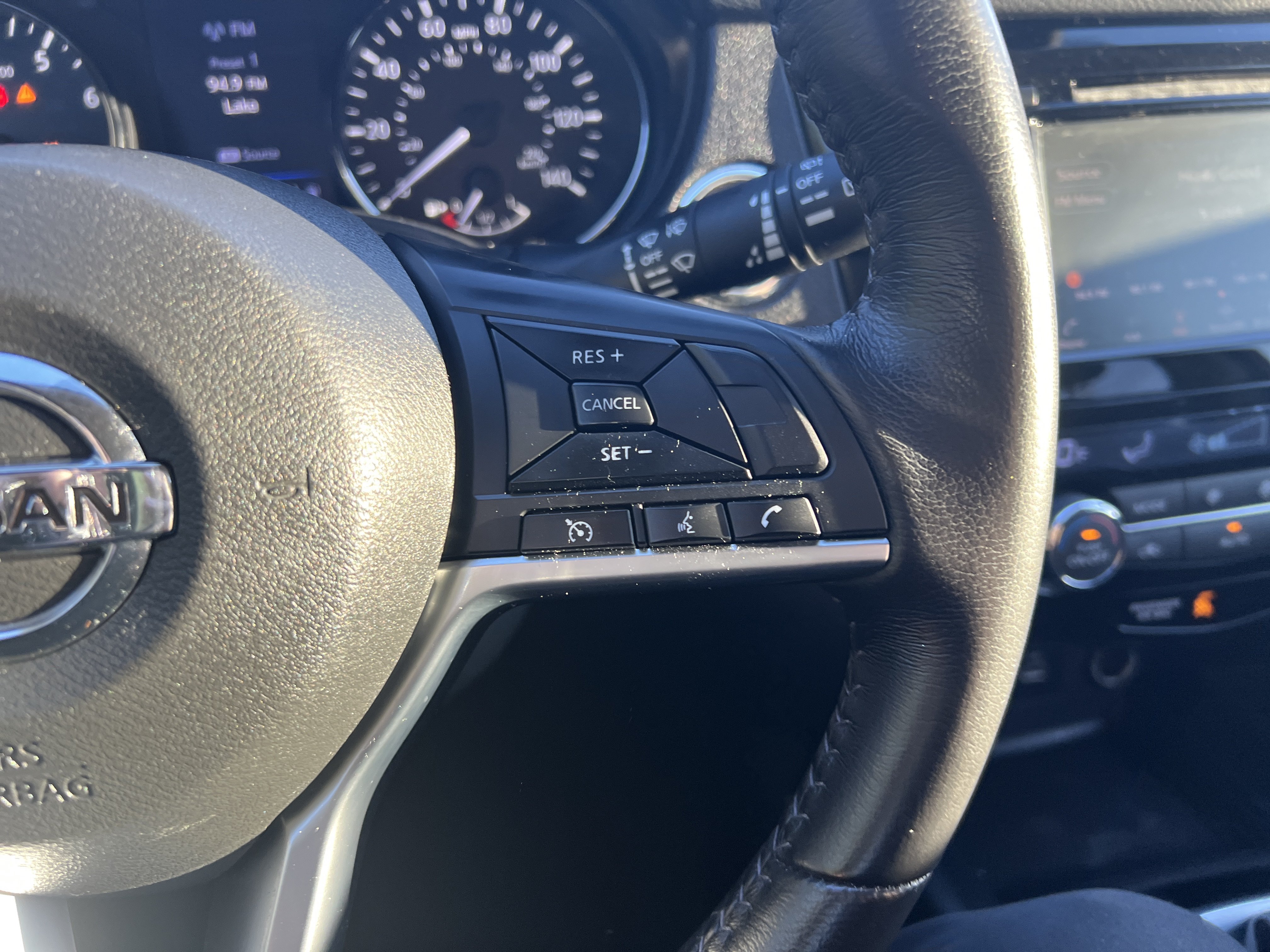 Used 2020 Nissan Rogue SV FWD image 16