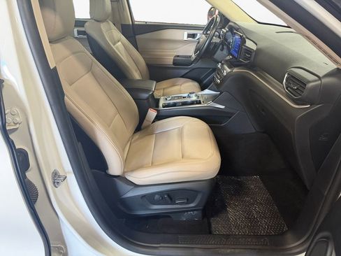 Used 2020 Ford Explorer XLT w/ Equipment Group 202A AWD/4WD image 9
