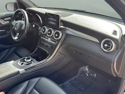 Used 2018 Mercedes-Benz GLC 300 4MATIC image 27