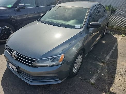 Used 2015 Volkswagen Jetta S image 3