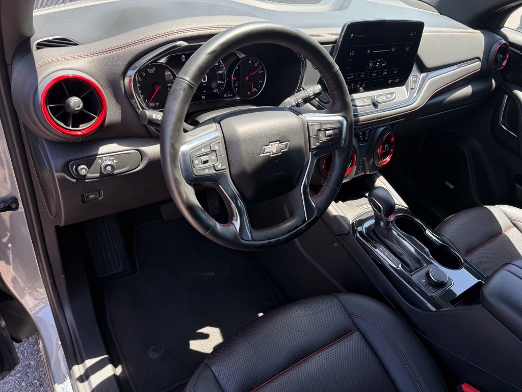 Used 2025 Chevrolet Blazer RS FWD image 9