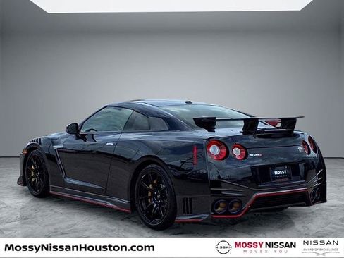 Certified 2020 Nissan GT-R NISMO AWD/4WD image 2