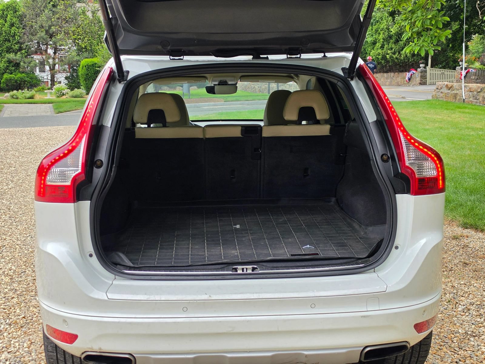 Used 2017 Volvo XC60 T5 Inscription w/ Preferred Option Package AWD/4WD image 16