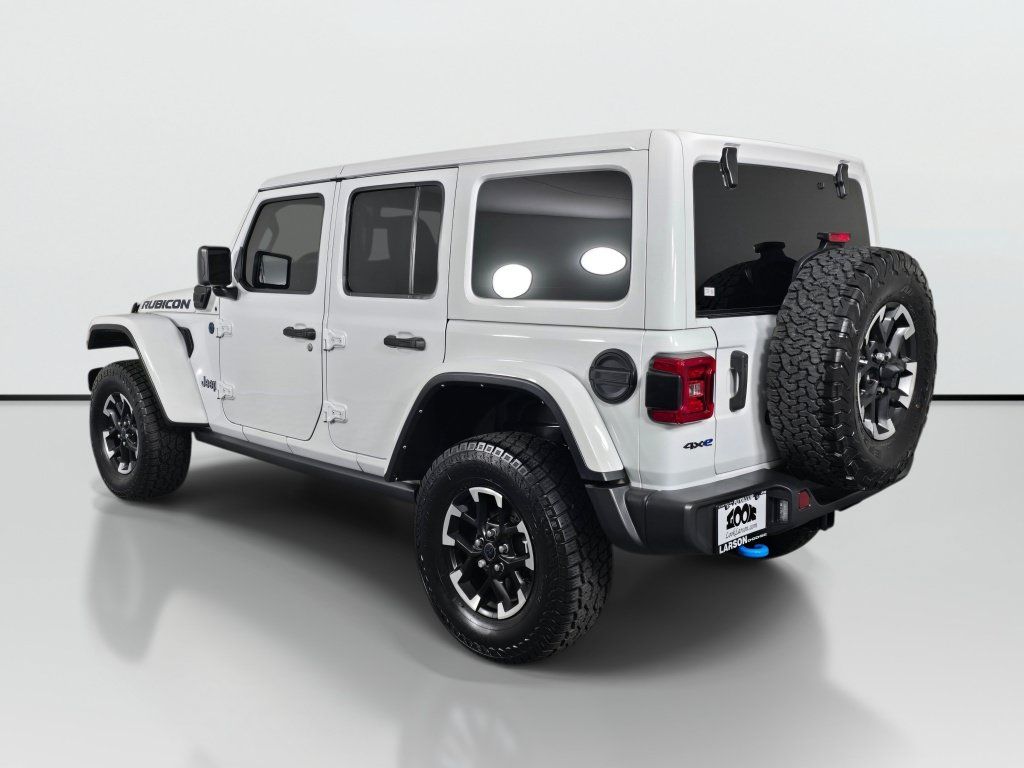 Used 2022 Jeep Wrangler Unlimited Rubicon 4xe AWD/4WD image 3