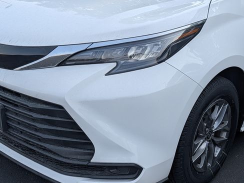 Certified 2025 Toyota Sienna LE FWD image 6