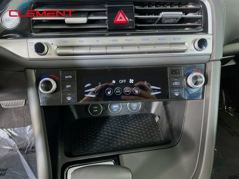 Used 2025 Genesis G70 2.5T RWD image 23