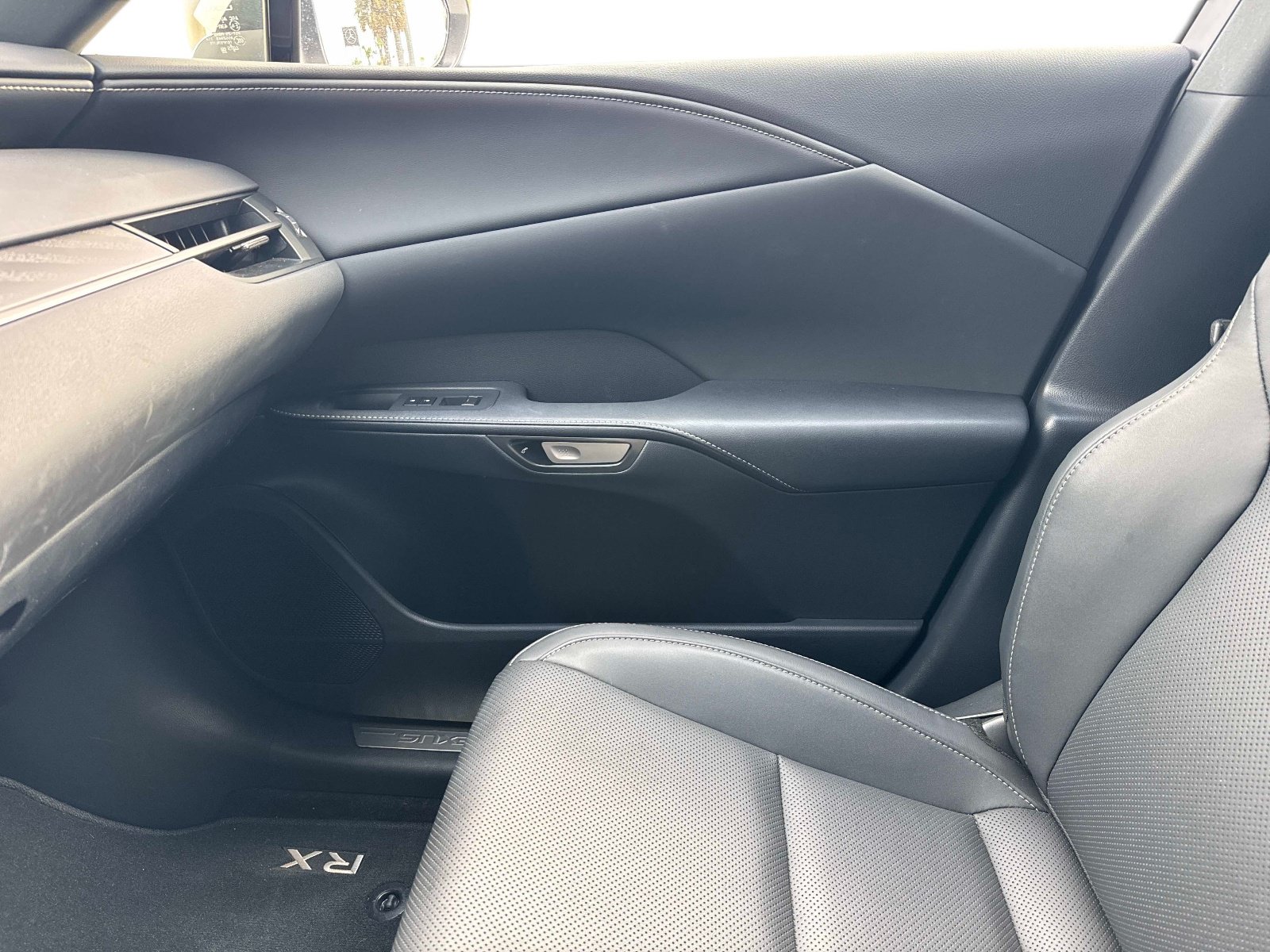 Used 2025 Lexus RX 350 Premium w/ Accessory Package (Z1) FWD image 24