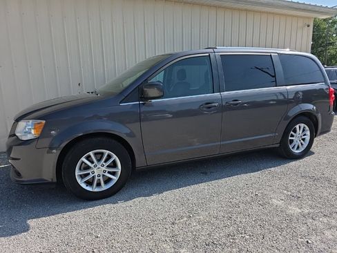 Used 2018 Dodge Grand Caravan SXT w/ Rear Park Assist Package FWD image 10