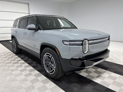 Used 2025 Rivian R1S Adventure AWD/4WD image 7