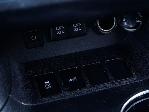 Used 2017 Toyota Highlander LE image 27