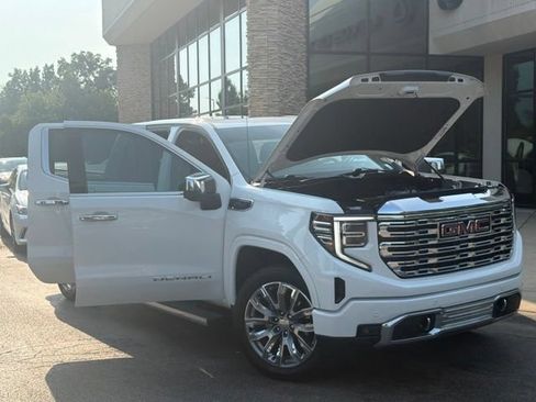 Used 2024 GMC Sierra 1500 Denali w/ Denali Reserve Package AWD/4WD image 8