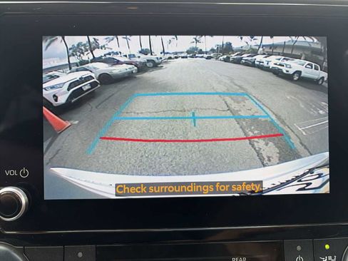 Used 2023 Toyota Highlander L image 22