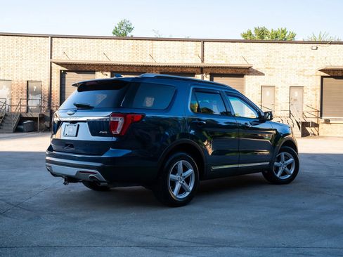 Used 2016 Ford Explorer XLT w/ Equipment Group 202A AWD/4WD image 2