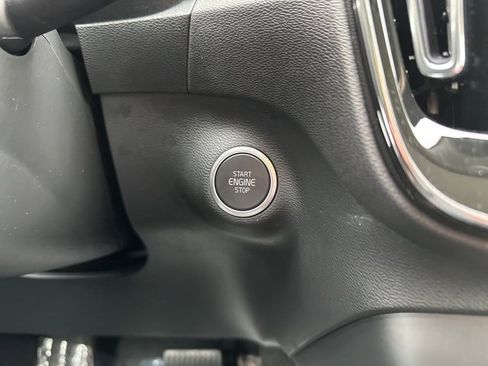 Certified 2025 Volvo XC40 B5 Core image 28