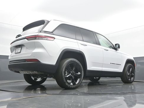 New 2025 Jeep Grand Cherokee Altitude image 51