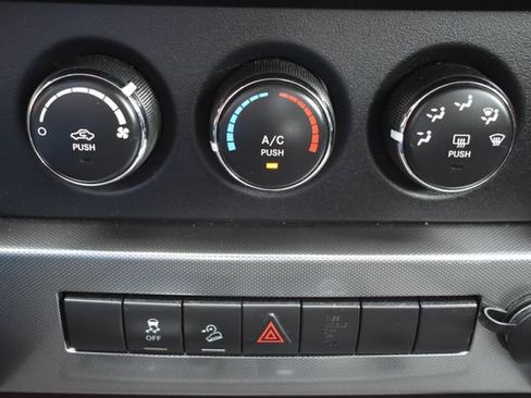 Used 2011 Jeep Liberty Sport AWD/4WD image 26