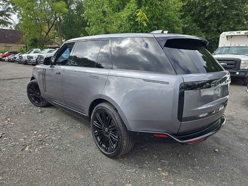 Used 2023 Land Rover Range Rover Long Wheelbase SE AWD/4WD image 4