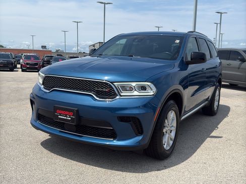 Used 2024 Dodge Durango SXT AWD/4WD image 2