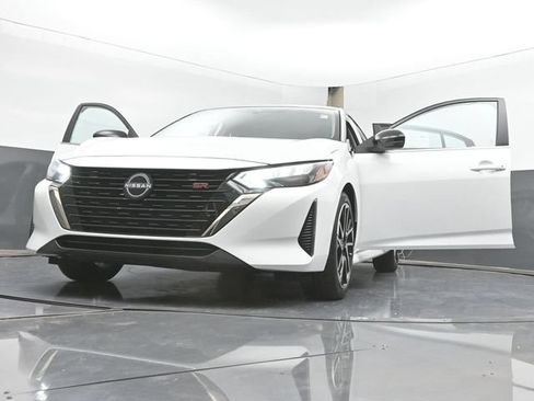 Used 2025 Nissan Sentra SR FWD image 51
