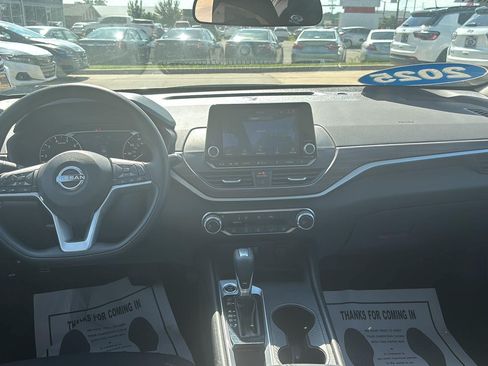 Used 2025 Nissan Altima 2.5 SV FWD image 7