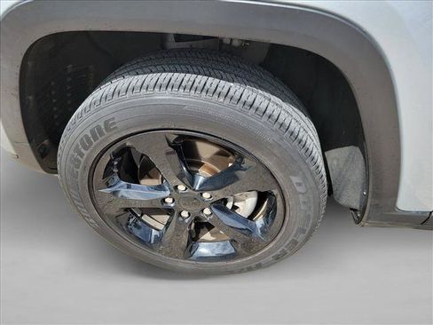 Used 2023 Jeep Grand Cherokee L Laredo RWD image 9
