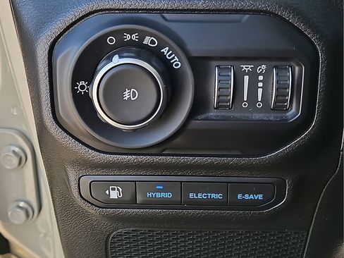 Used 2022 Jeep Wrangler Unlimited Sahara w/ Cold Weather Group image 21