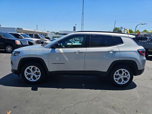 Used 2024 Jeep Compass Latitude image 7