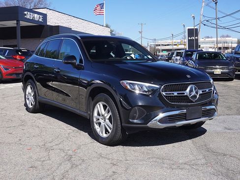 Used 2023 Mercedes-Benz GLC 300 4MATIC image 2
