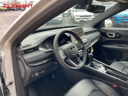 New 2026 Jeep Compass Latitude image 14