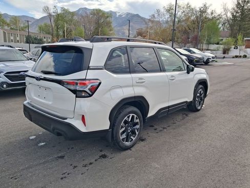 Used 2025 Subaru Forester Premium w/ Convenience Package #2 image 3