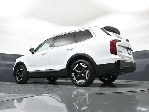 Used 2025 Kia Telluride S FWD image 47