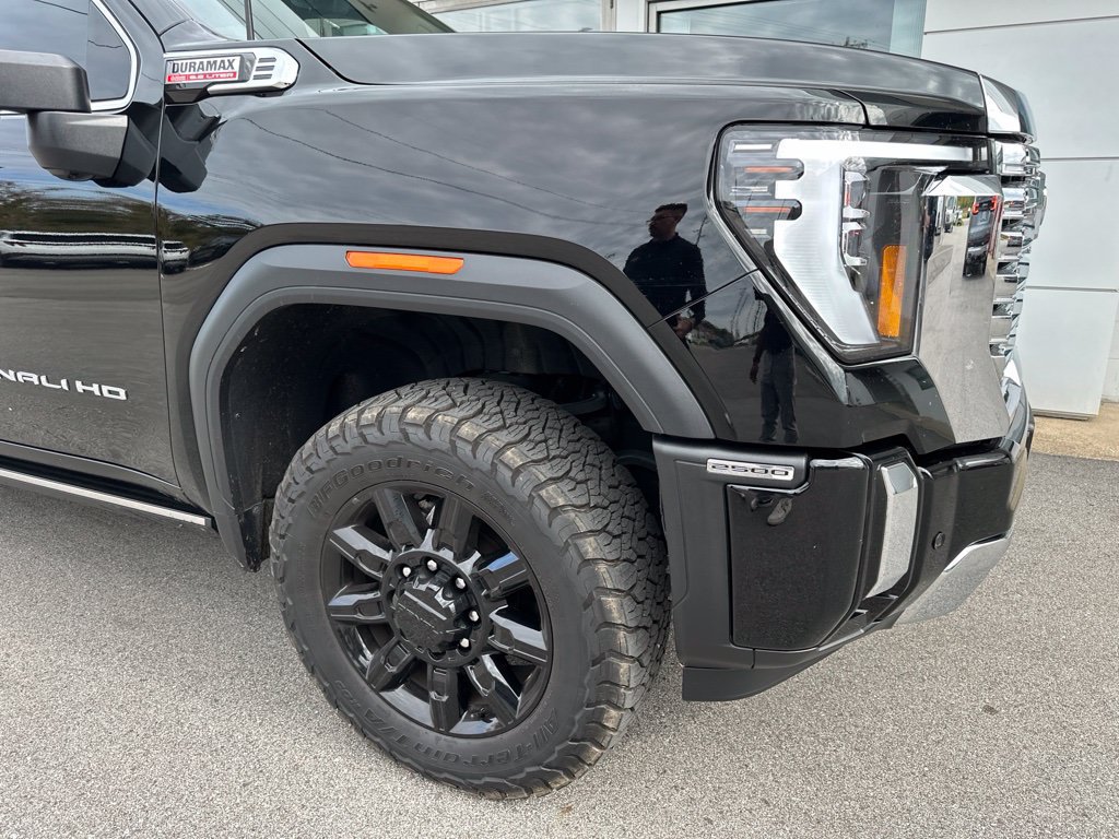 Used 2025 GMC Sierra 2500 Denali AWD/4WD image 4