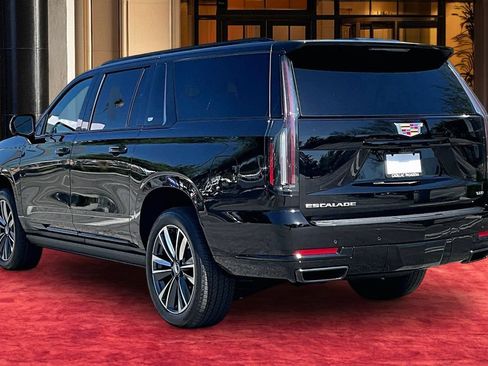 New 2026 Cadillac Escalade ESV Sport AWD/4WD image 4