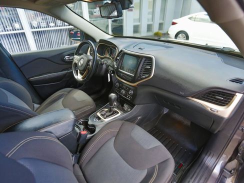 Used 2016 Jeep Cherokee Latitude w/ Safety/Convenience Group AWD/4WD image 18