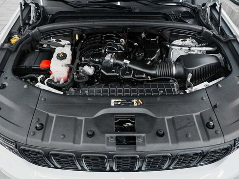 Used 2023 Jeep Grand Cherokee L Laredo image 44