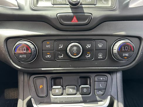 Used 2019 GMC Terrain SLE w/ Driver Convenience Package AWD/4WD image 26