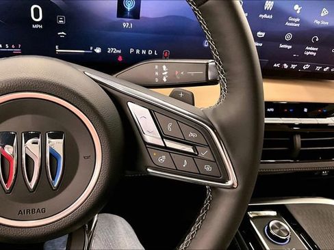 Used 2025 Buick Enclave Preferred w/ Power Package image 23