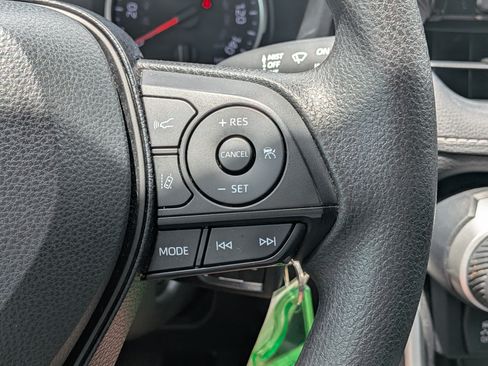 Used 2020 Toyota RAV4 LE FWD image 25