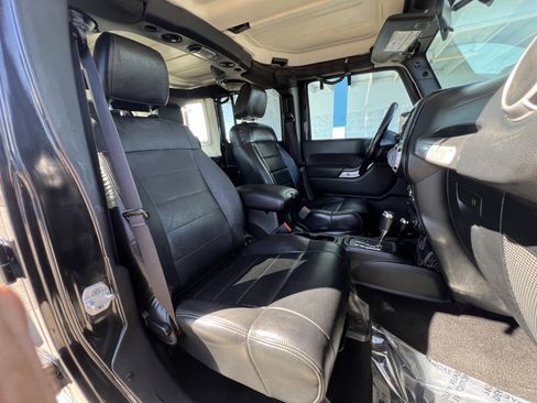 Used 2012 Jeep Wrangler Unlimited Rubicon w/ Connectivity Group image 14