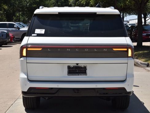New 2026 Lincoln Navigator L Reserve AWD/4WD image 8