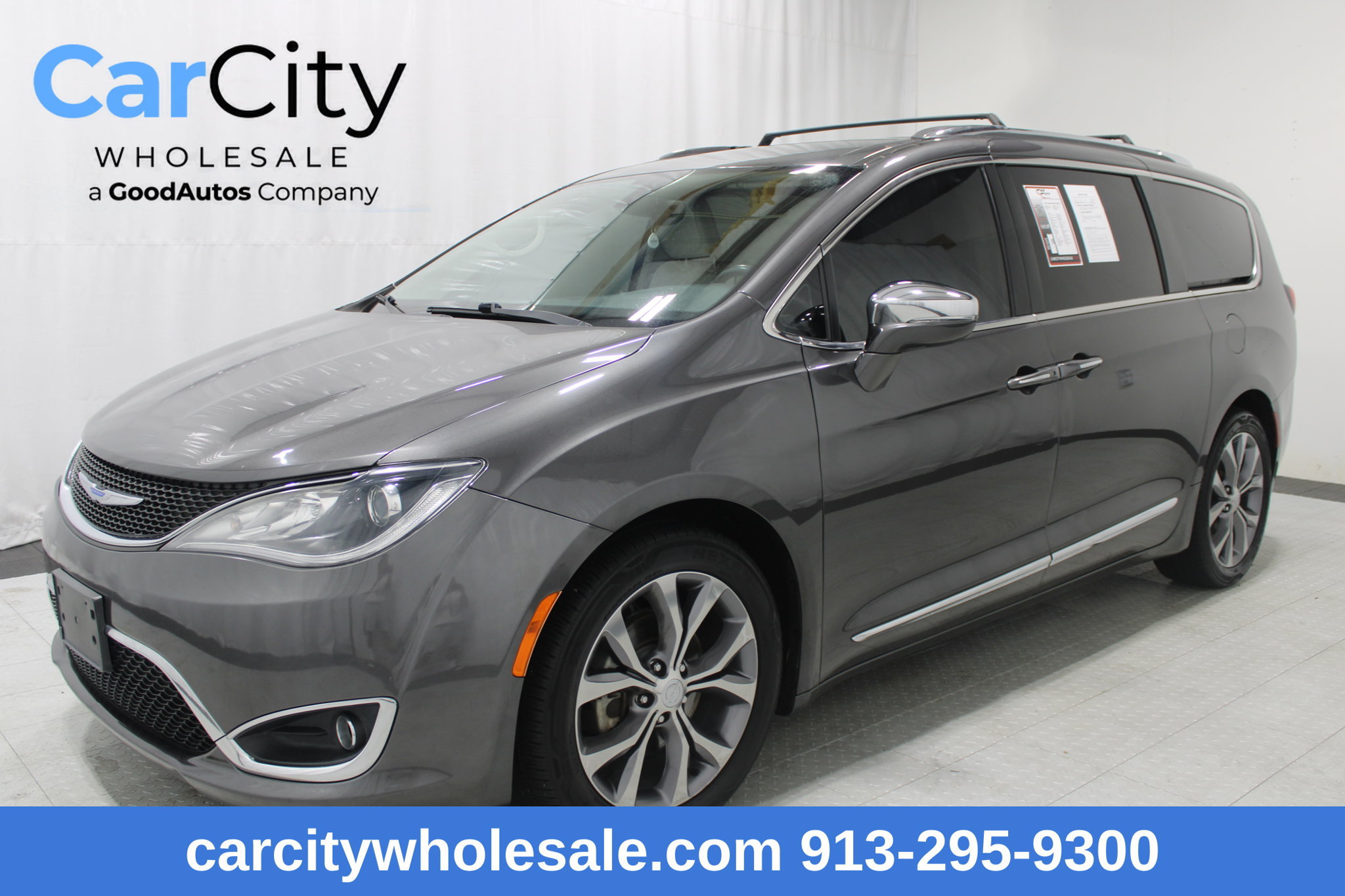 Used 2019 Chrysler Pacifica Limited FWD image 1