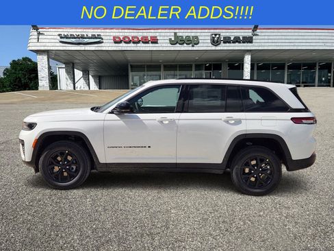 New 2026 Jeep Grand Cherokee Altitude AWD/4WD image 3