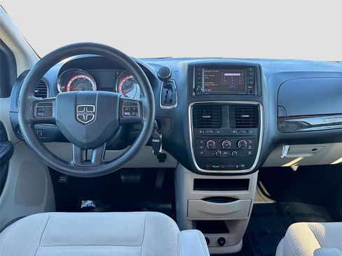 Used 2019 Dodge Grand Caravan SE image 20