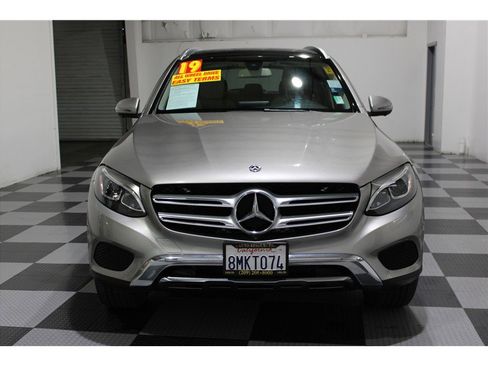 Used 2019 Mercedes-Benz GLC 350e 4MATIC image 2