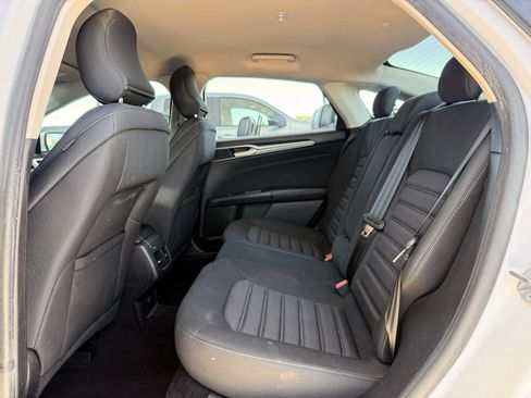 Used 2019 Ford Fusion SE FWD image 13